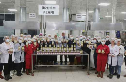 Bu fabrikada sadece kadınlar çalışıyor!