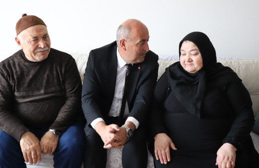 Kilolarından kurtulmak isteyen Sultan teyzenin tek isteği bastonsuz yürümek