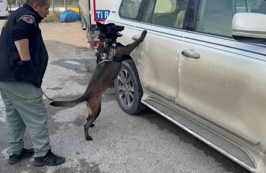 Lüks aracın yakıt deposundan 111 kilo metamfetamin çıktı!