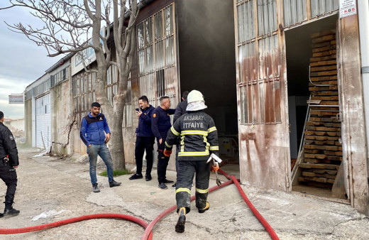 Aksaray'da mobilya atölyesinde yangın çıktı!