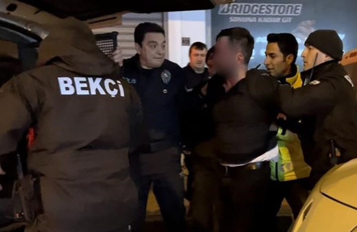 Polislerin alkollü sürücü ile imtihanı! Polislere saldırdı ehliyetine 2027 yılına kadar el kondu