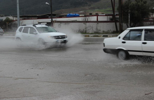 Manisa'ya gök gürültülü sağanak yağış uyarısı geldi
