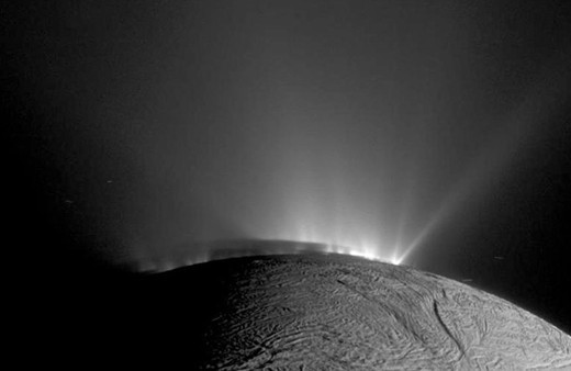 Satürn'ün uydusunda yaşam belirtilerine rastlandı