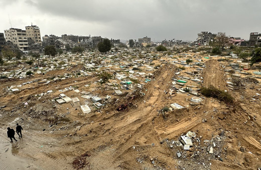 Gazze'de ne ölüye ne diriye rahat yok! İsrail ordusu, cesetleri mezarlardan çıkardı
