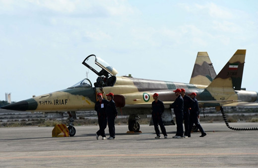 İran'da savaş uçağı düştü!