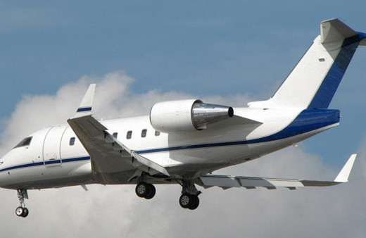 ABD'de küçük uçak elektrik iletim hattına çarptı: 3 ölü