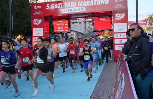 5. Gazi Yarı Maratonu'nda bin 300 sporcu yarıştı