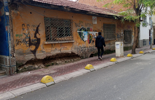 Eskişehir’de bu ev yıllardır virane halde duruyor