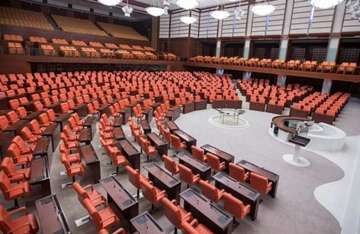 Meclis'te istifa rüzgarı! 7 ayda 600 vekilden 61'i istifa etti