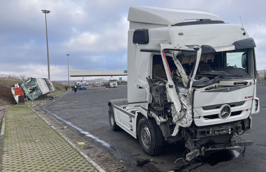 Şanlıurfa'da yolcu otobüsü TIR'la çarpıştı: 5 kişi yaralandı!