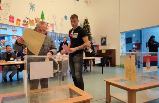 Sırbistan'da halk, genel ve yerel seçim için sandık başında!