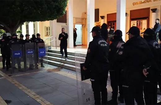 Adana Büyükşehir Belediyesi'ne rüşvet operasyonu! Çok sayıda gözaltı var