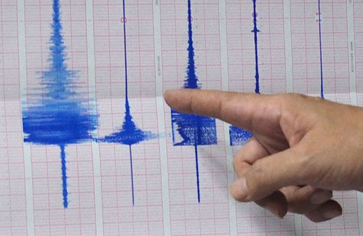 Dünya beşik gibi sallanıyor! 5.7 büyüklüğünde deprem oldu, bir ülkede daha yürekler ağza geldi