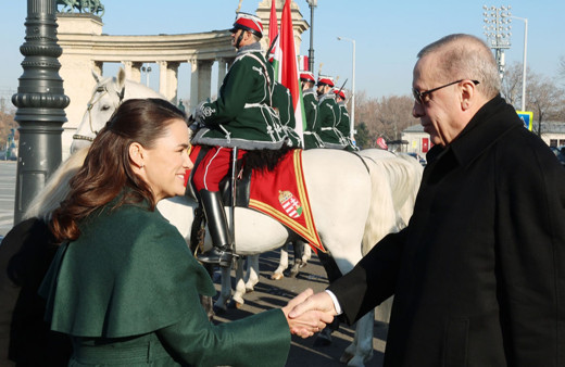 Cumhurbaşkanı Erdoğan Macaristan'da resmi törenle karşılandı