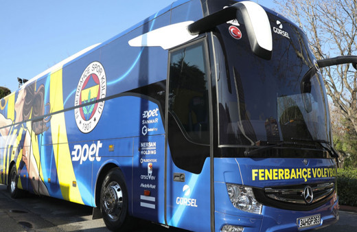 Fenerbahçe voleybol takımları yeni otobüsüne kavuştu