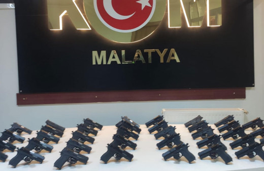 38 tabanca ele geçirildi, 3 şüpheli gözaltına alındı!