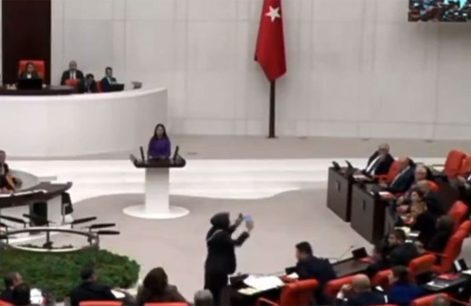 Meclis'te gerginlik! Özlem Zengin AK Partili vekillere Genel Kurulu terk ettirdi!