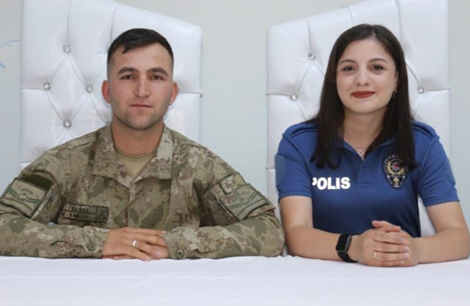 Üniformasıyla nikah masasına oturduğu için sözleşmesi feshedilmişti! Yargıdan sürpriz karar çıktı