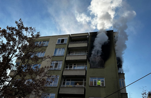 Konya'da 5. kattaki dairede çıkan yangın korkuttu