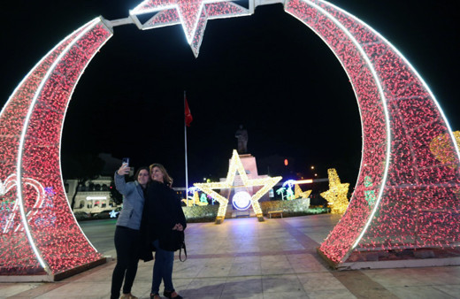 Muğla’da yeni yıl süslemelerine vatandaşlardan yoğun ilgi