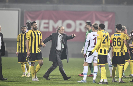 İstanbulspor'un maçtan çekilmesi dünya basınında: Türkiye'de çılgın sahneler!