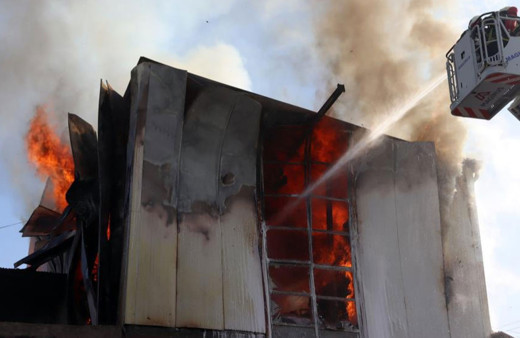 Kayseri'de yangın! 2 katlı iş yeri cayır cayır yandı