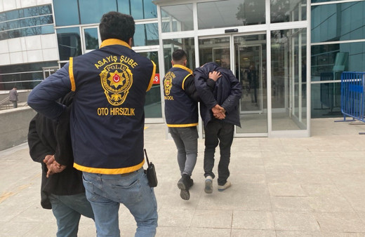 Ağır hasarlı binalardan eşya çaldığı iddia edilen 2 şahıs yakalandı