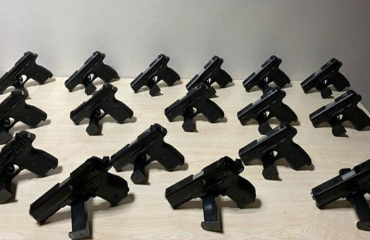 Oto kurtarıcıda 17 ruhsatsız tabanca ele geçirildi!