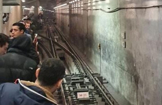 İstanbul'da metro arızası yolcuları isyan ettirdi!
