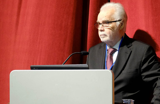 'Sigaranın zararları' paneline verilen arada sigara içtiler