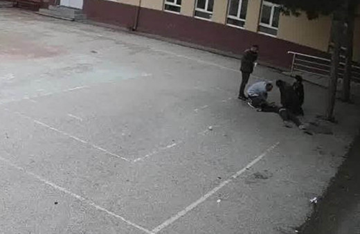 Okul bahçesinde kalbi duran öğrenciyi öğretmeni kurtardı