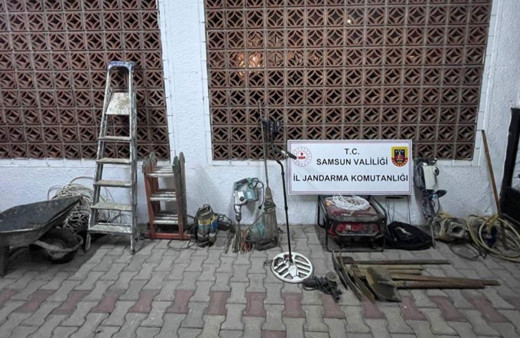 Kaçak kazı yapan defineciler suçüstü yakalandı!