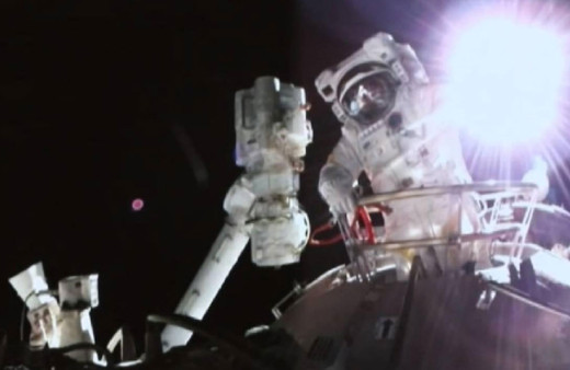 Çin'in uzay istasyonundaki yeni taykonot ekibi ilk uzay yürüyüşünü yaptı