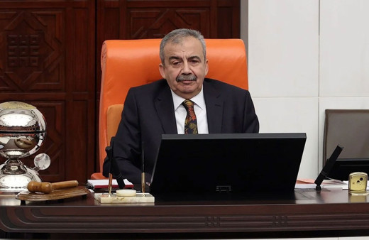 Sırrı Süreyya Önder TBMM'de rahatsızlandı