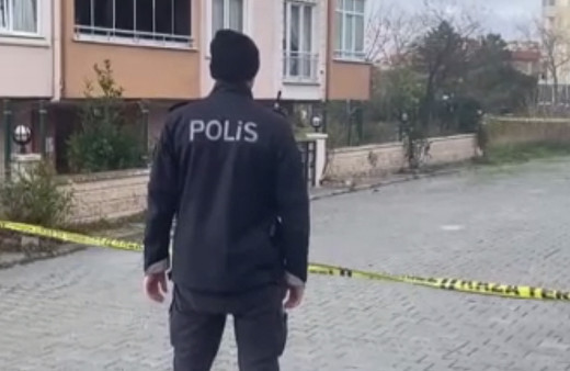 İstanbul'da el bombası paniği! Apartmanın karşısında bulundu, polis harekete geçti