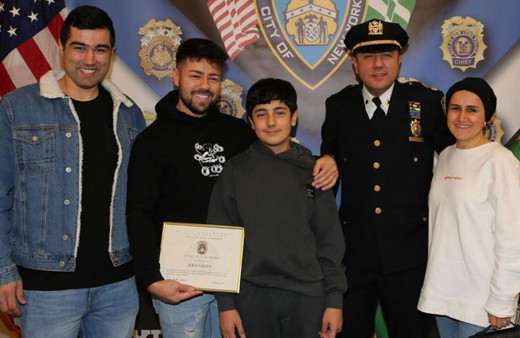 Giresunlu İdris, New York'ta emniyet müdürü oldu! Rütbesini eşi ve oğlu taktı