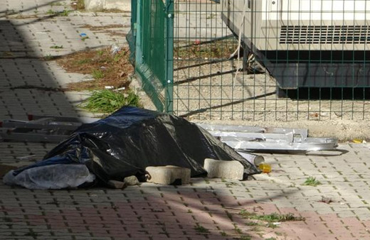 Okulun çatısını onarmak için çıktığı yerden düşen işçi hayatını kaybetti