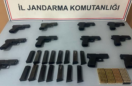 Şanlıurfa'da ruhsatsız 11 tabanca ele geçirildi!