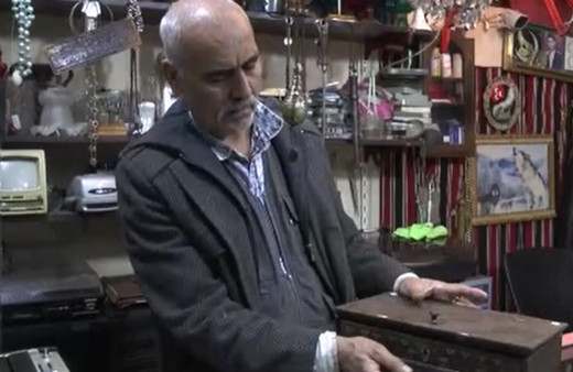 Yarım asırlık antika merakıyla evini ve arsasını sattı