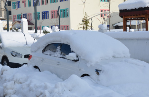 Beytüşşebap'ta kar kalınlığı yer yer 25 santimetreyi buldu