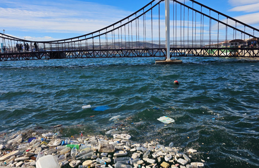 Bandırma'da şiddetli lodos etkili oldu