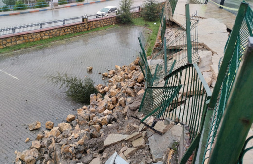 Karabük'te sağanak yağmur ve şiddetli rüzgar hayatı olumsuz etkiledi
