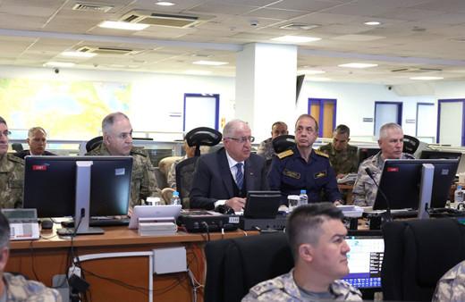 Milli Savunma Bakanı Yaşar Güler 29 hedefin imha edildiği hava harekatlarını sevk ve idare etti