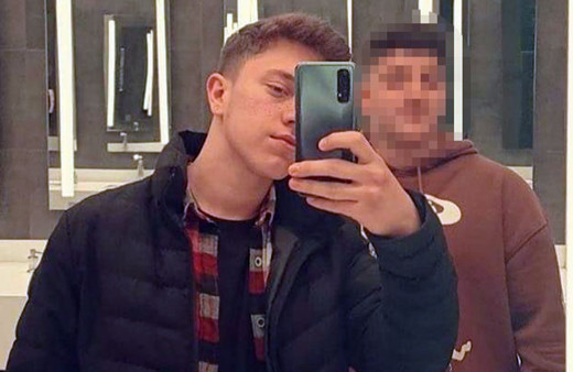 Motosikletli genç, park halindeki kamyona çarptı, hayatını kaybetti!