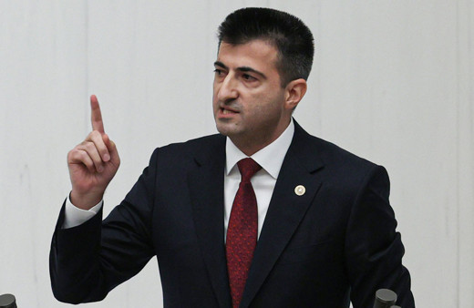 AK Partili Mehmet Ali Çelebi'den CHP'ye bildiri tepkisi: Aradaki fark sağdakinde PKK yazmıyor!