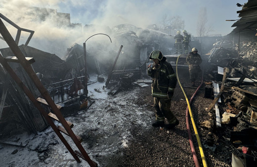 Bursa'da yedek parça satılan iş yerinde çıkan yangın söndürüldü