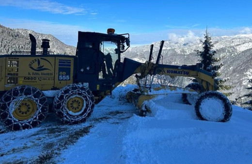 Doğu Karadeniz'de kar yağışı nedeniyle 367 köy yolu ulaşıma kapandı!