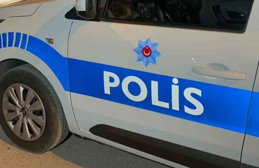 Polisten kaçan araçta 2 düzensiz göçmen yakalandı!