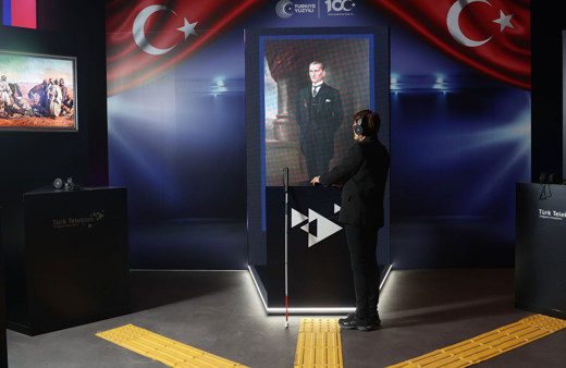 AKM'deki "Tablolar Konuşuyor Dijital Sergisi"ni 10 bin kişi ziyaret etti