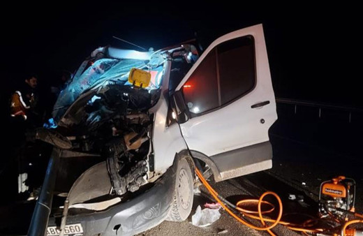 Uşak’ta kamyonet ile kamyon çarpıştı: 1 kişi öldü!